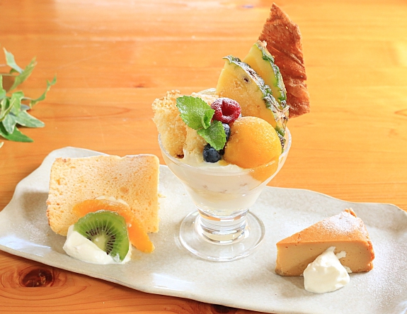 スイーツ　カフェ　森のレストラン　パフェ